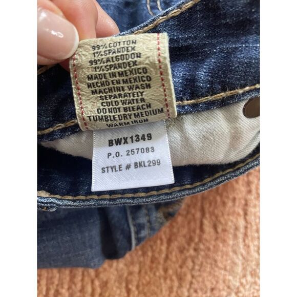 BKE Denim Lily Stretch Crop Jeans Size 28 Blue Mid Rise Flare Capri - Picture 4 of 8